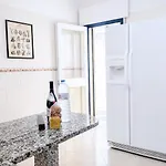 Apartamento Avenue - Family-friendly T2 - Estacionamento Privado