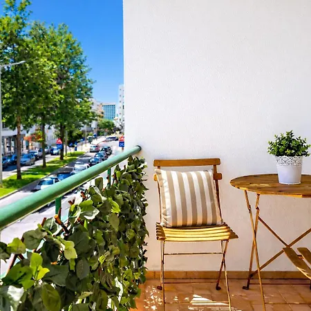 Avenue - Family-friendly T2 - Estacionamento Privado Apartamento