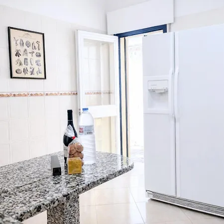 Lägenhet Avenue - Family-friendly T2 - Estacionamento Privado