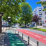 Avenue - Family-friendly T2 - Estacionamento Privado Apartment Quarteira