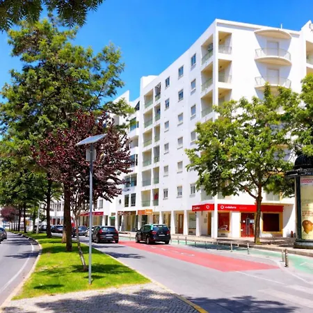 Avenue - Family-friendly T2 - Estacionamento Privado דירה קווארטיירה