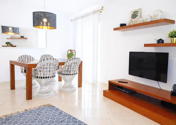 Avenue - Family-friendly T2 - Estacionamento Privado Quarteira